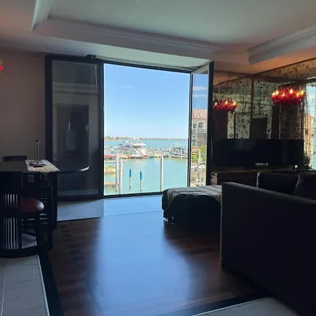 Deluxe Oliver's House Centro Giudecca Διαμέρισμα *