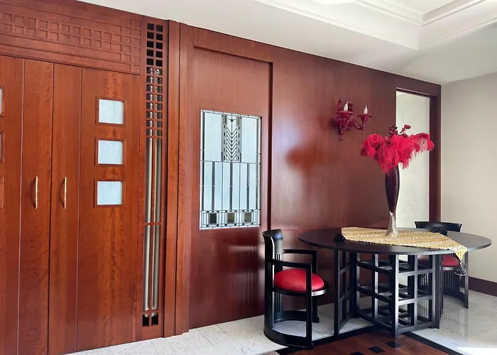 Deluxe Oliver's House