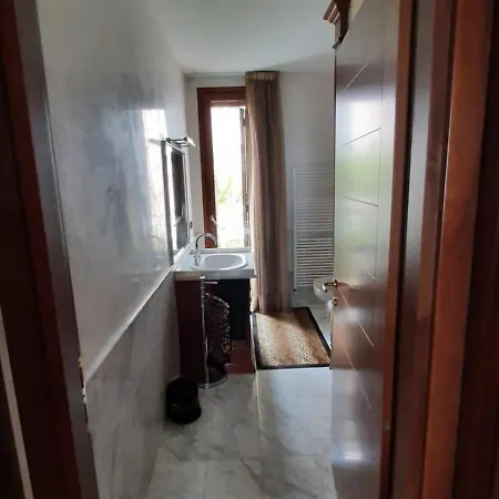 Deluxe Oliver's House * البندقية