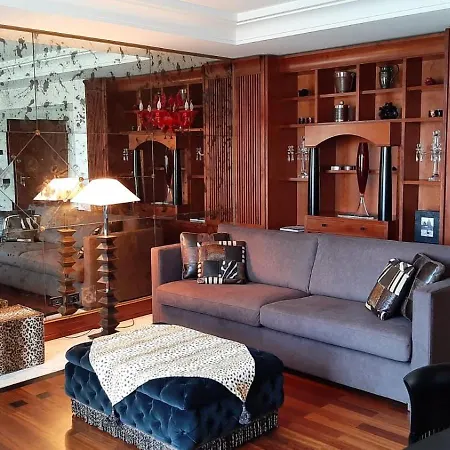 Deluxe Oliver's House * البندقية