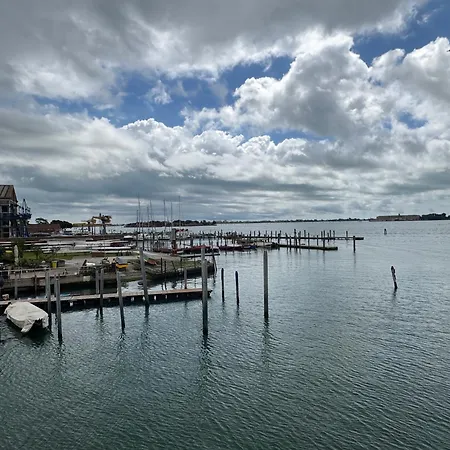 Deluxe Oliver's House Daire