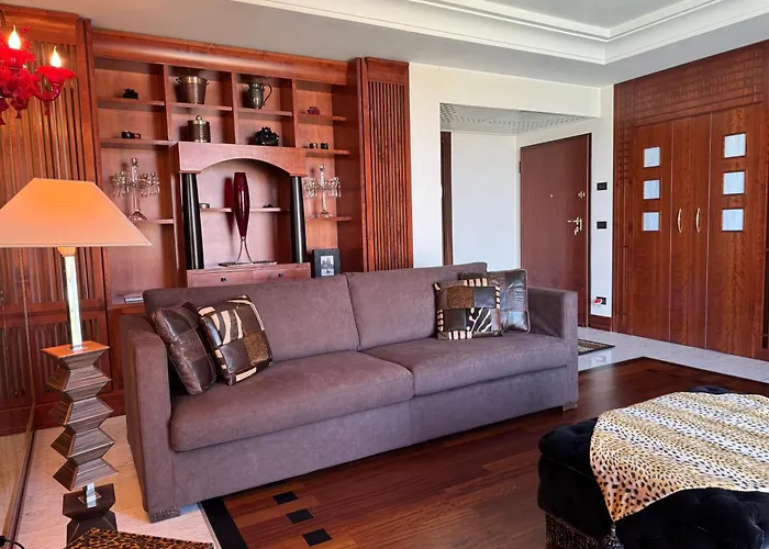 Deluxe Oliver's House *