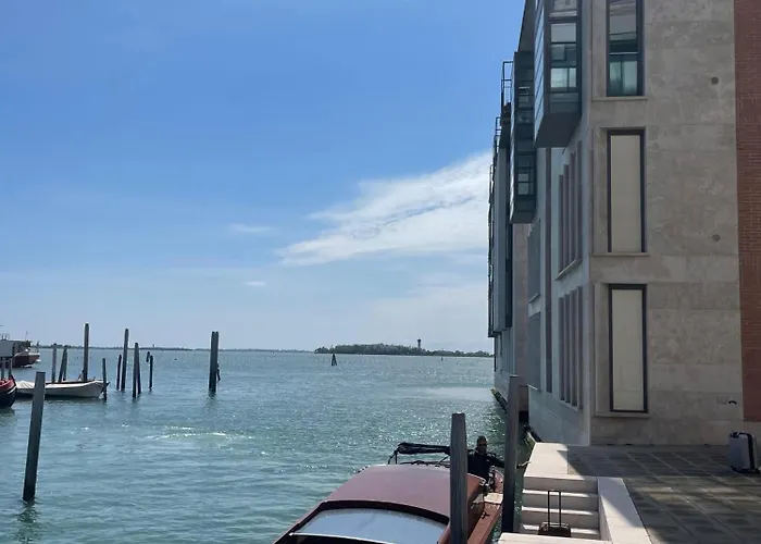 Deluxe Oliver's House *