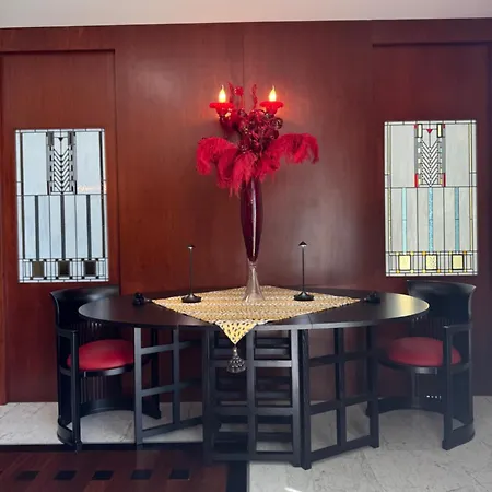 Deluxe Oliver's House *