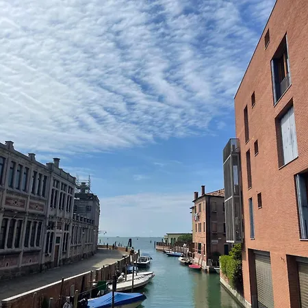 Deluxe Oliver's House * Velence